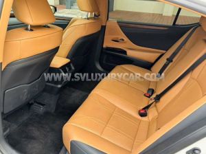 Xe Lexus ES 250 2022