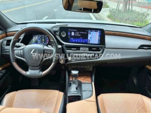 Xe Lexus ES 250 2022
