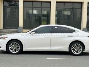 Xe Lexus ES 250 2022