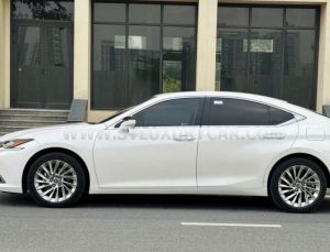 Xe Lexus ES 250 2022